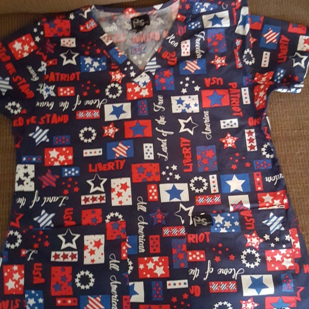 July 4 Peaches scrub top size M